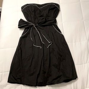 Sweetheart Neckline Black Mini Dress with Pockets